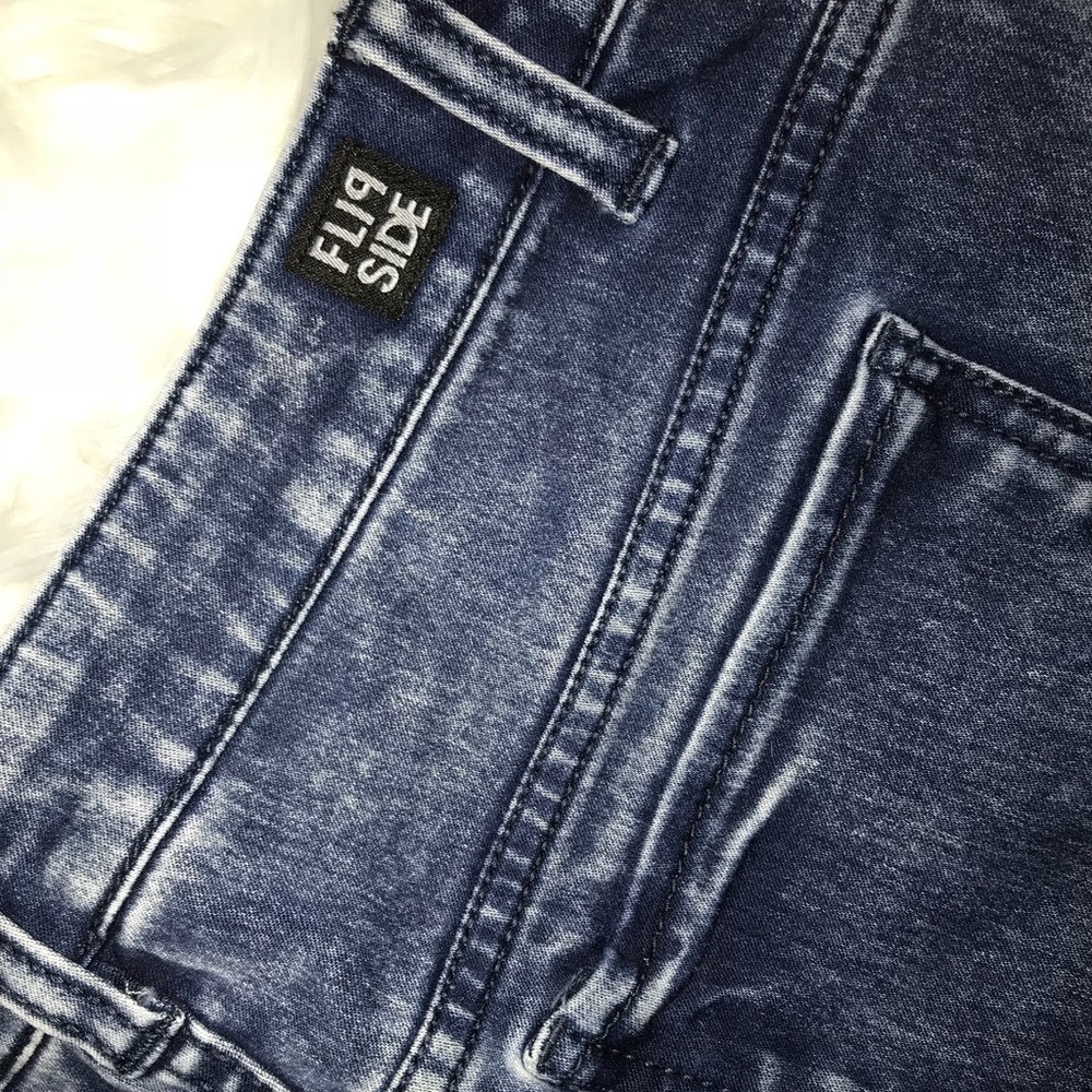 FlipSide 🦋 - Picture 5 of 5